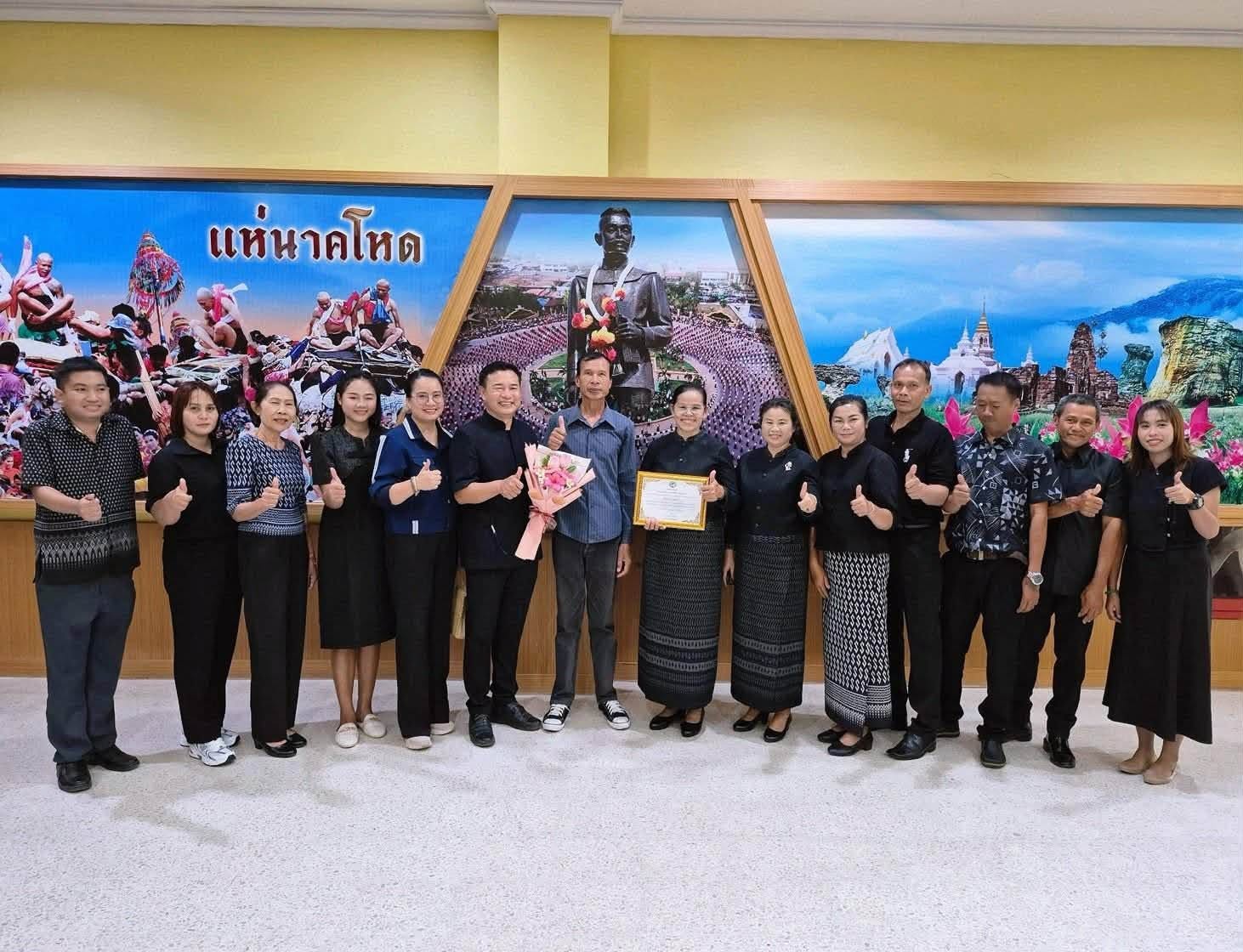 สพอ.จัตุรัส ร่วมแสดงความยินดีผู้ได้รับรางวัลกิจกรรมพัฒนาชุมชนดีเด่น และรางวัลกองทุนแม่ของแผ่นดิน ประจำปี 2569