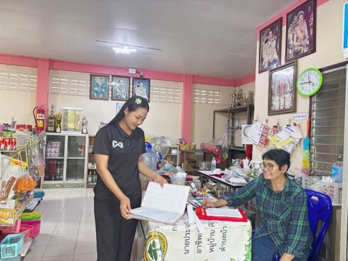 สพอ.จัตุรัส ลงพื้นที่เยี่ยมให้กำลังใจศูนย์สาธิตการตลาดบ้านขาม
